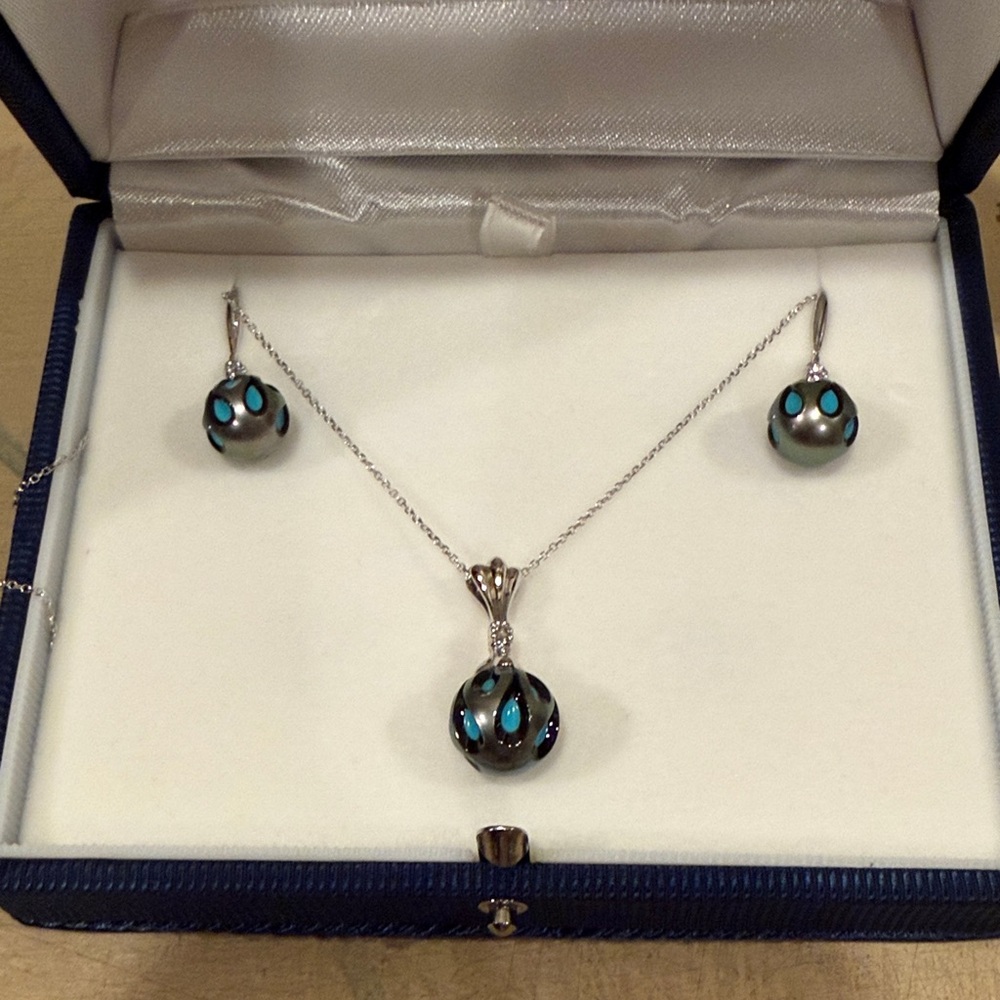 Silver and Blue Jewelry Set - Picture 2 of 2